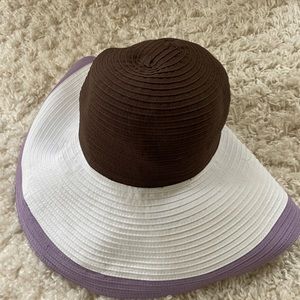 Caribbean Joe tri colored beach hat. Excellent condition excellent hat.